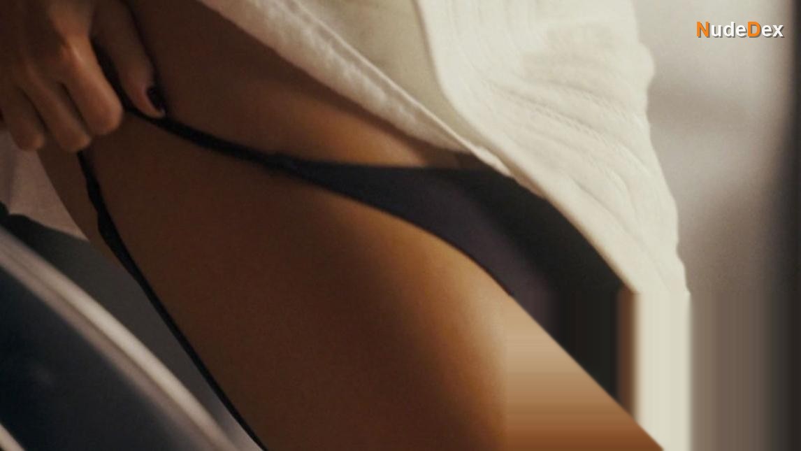 Holly Valance in Doa, photo 6