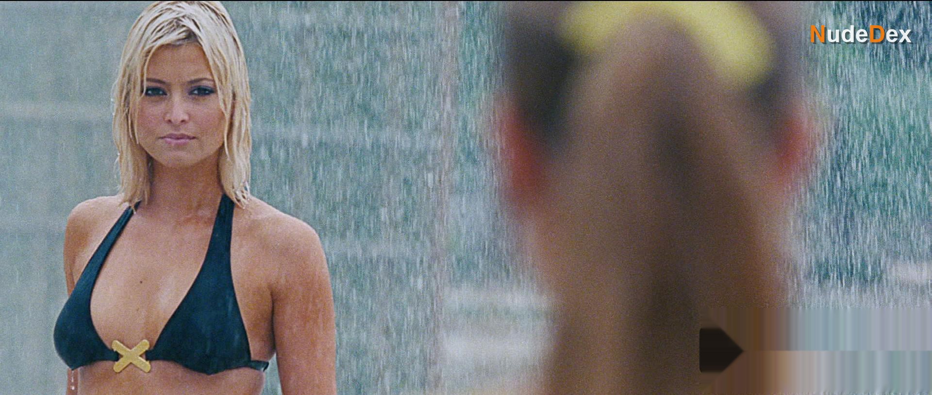 Holly Valance in Doa, photo 18