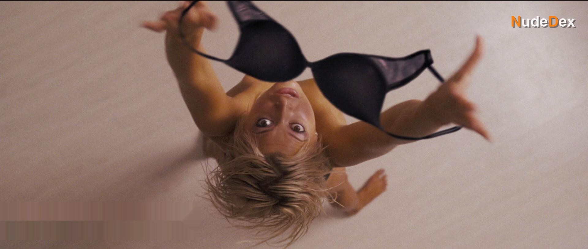 Holly Valance in Doa, photo 20