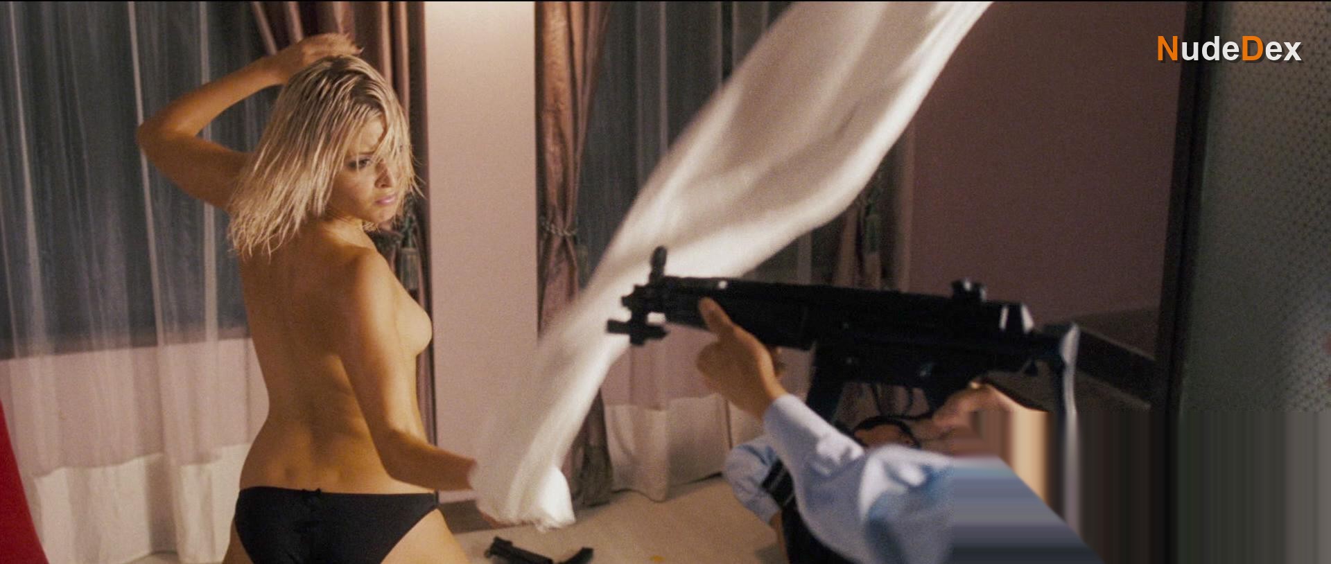 Holly Valance in Doa, photo 21