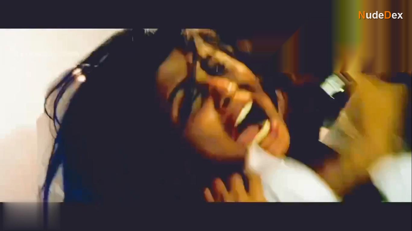 Honey Rose in Aquarium, photo 4