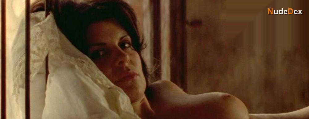 Ilaria D'elia in Fakers, photo 3