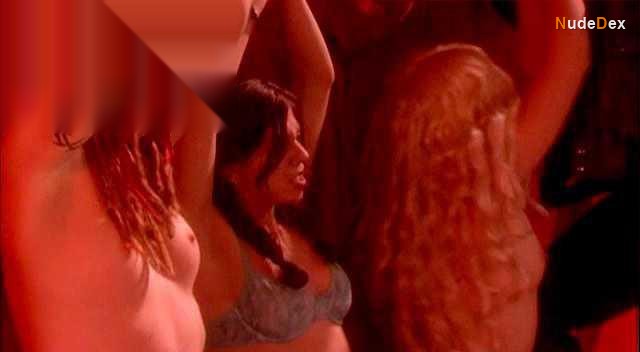 Ilona Verseghy in Zombie Beach Party, photo 4