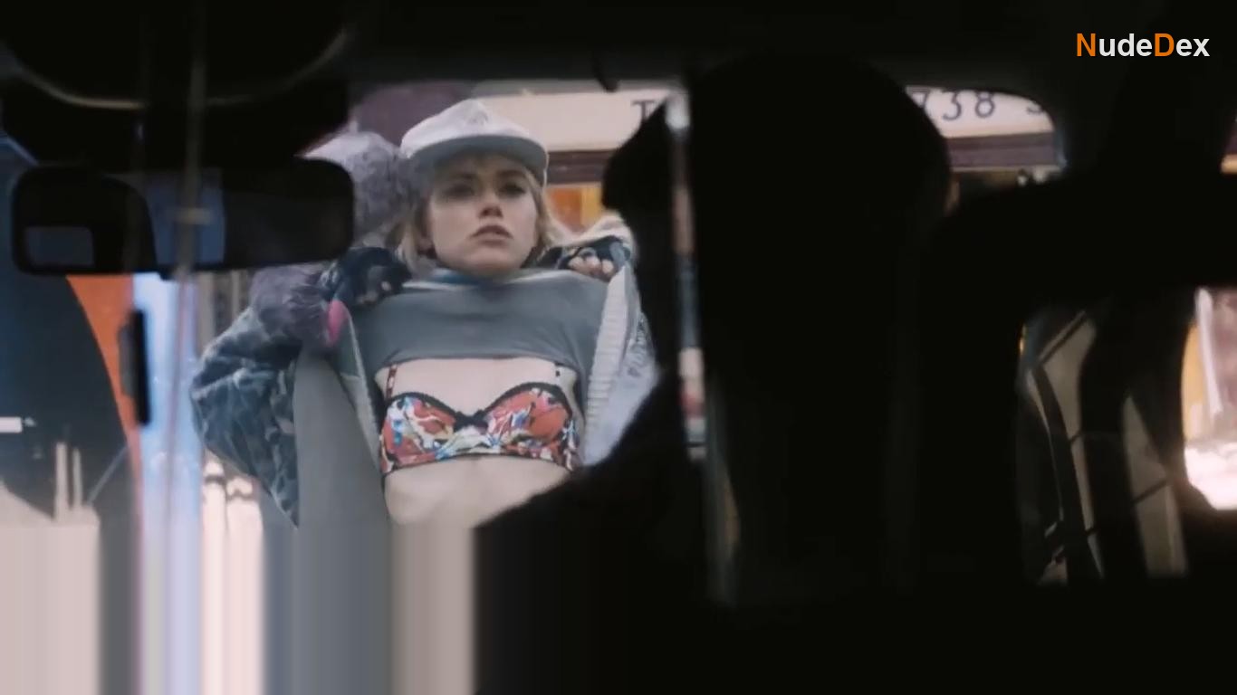 Imogen Poots in A Long Way Down, photo 1