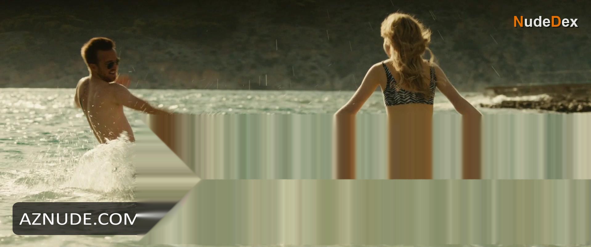 Imogen Poots in A Long Way Down, photo 4