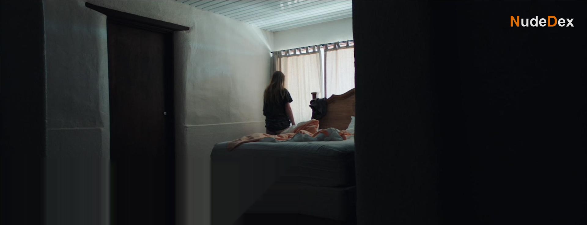 Imogen Poots in Age Out, photo 2