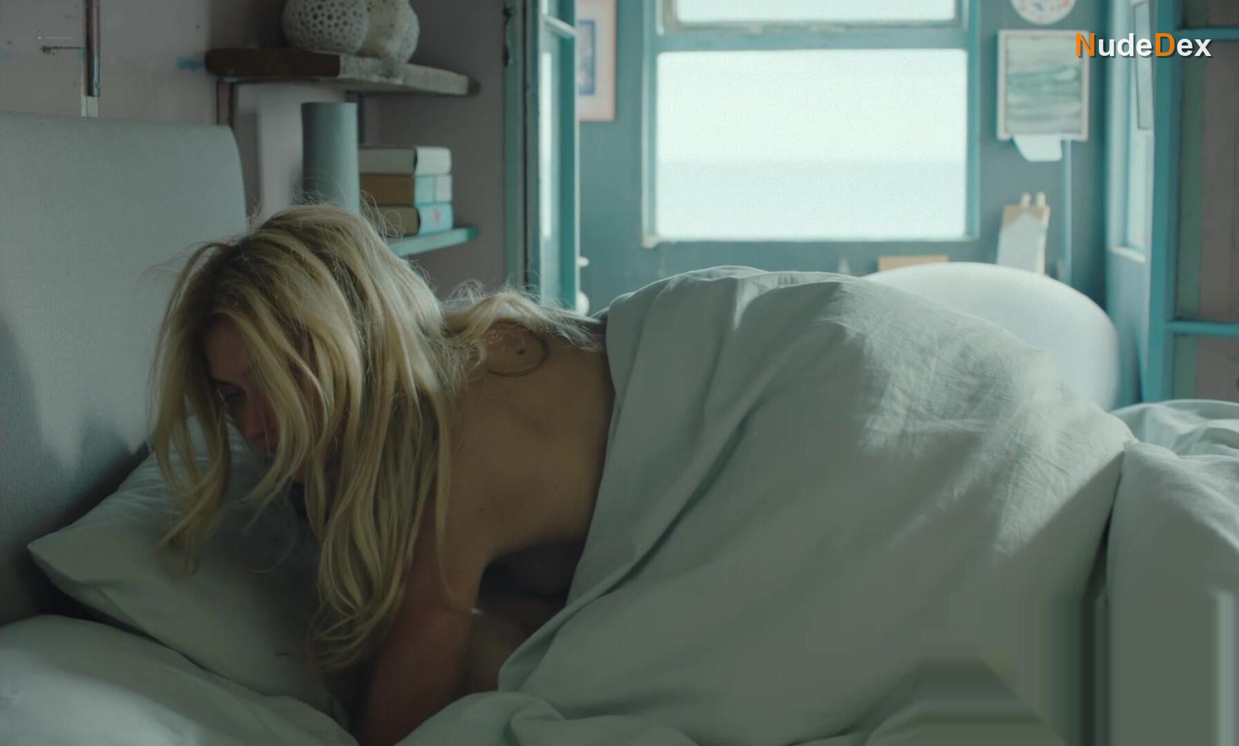 Imogen Poots in All Of You, photo 7