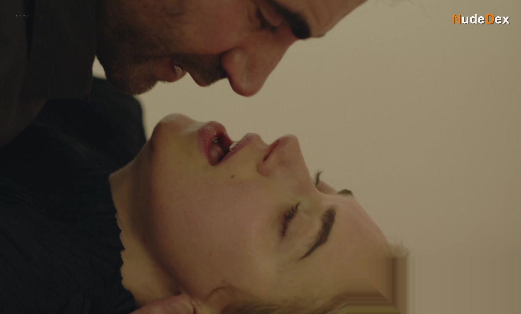 Imogen Poots in All Of You, photo 17