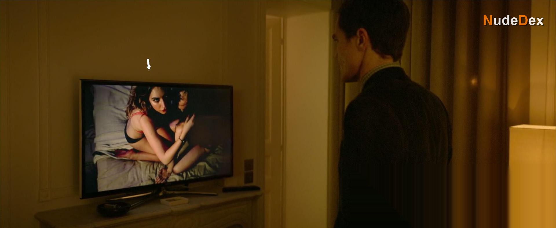 Imogen Poots in Frank Lola, photo 3