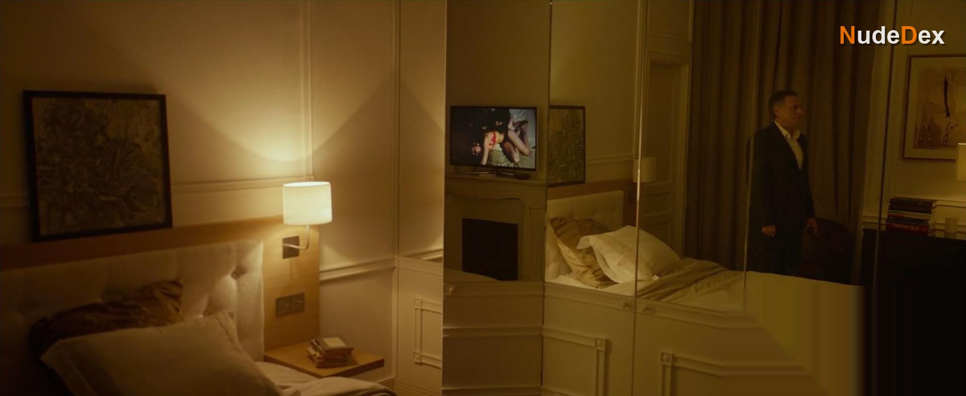 Imogen Poots in Frank Lola, photo 10