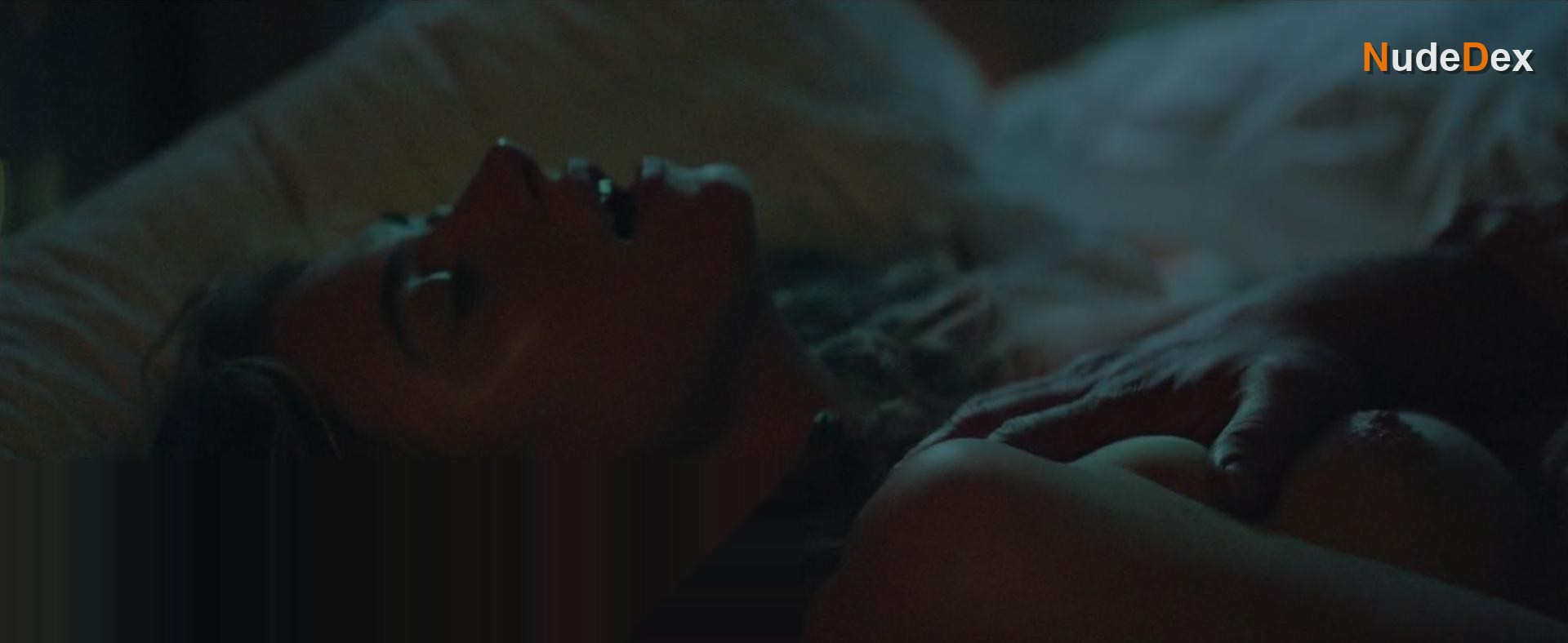 Imogen Poots in Frank Lola, photo 11