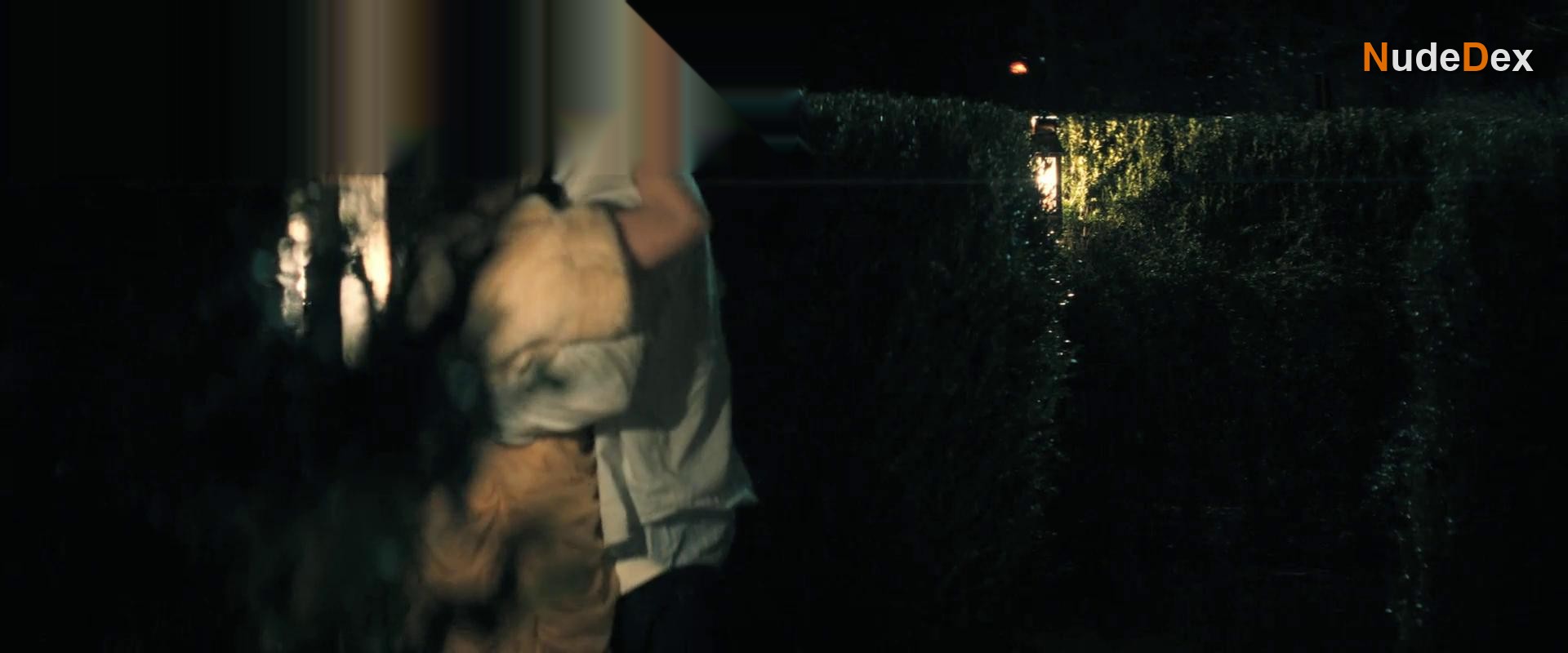 Imogen Poots in Hedda, photo 1