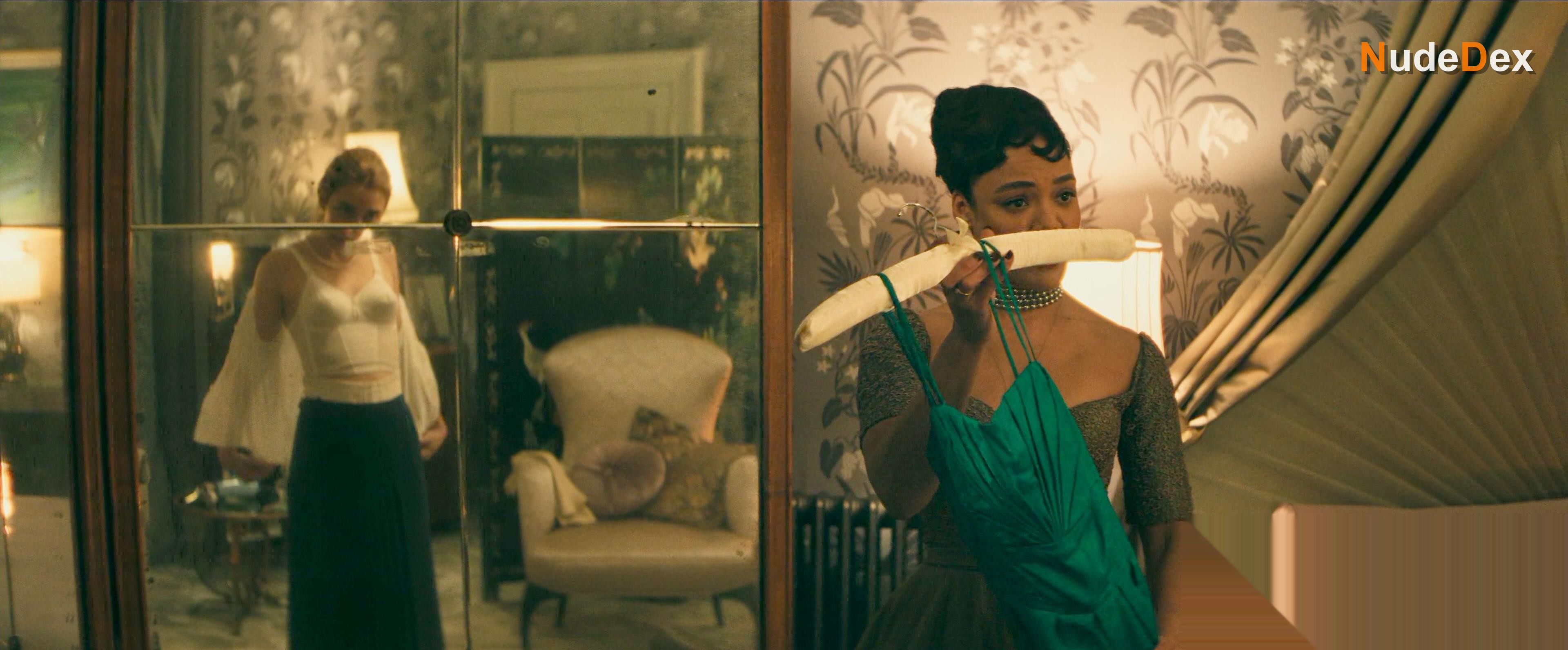 Imogen Poots in Hedda, photo 8