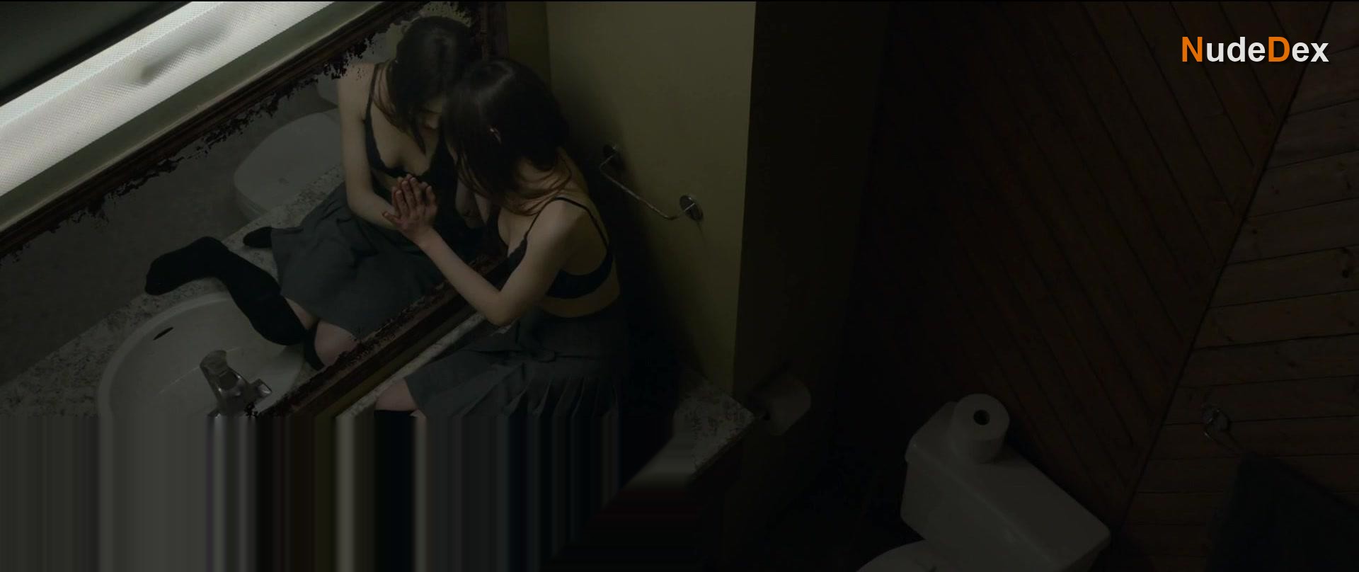 India Eisley in Look Away, photo 4