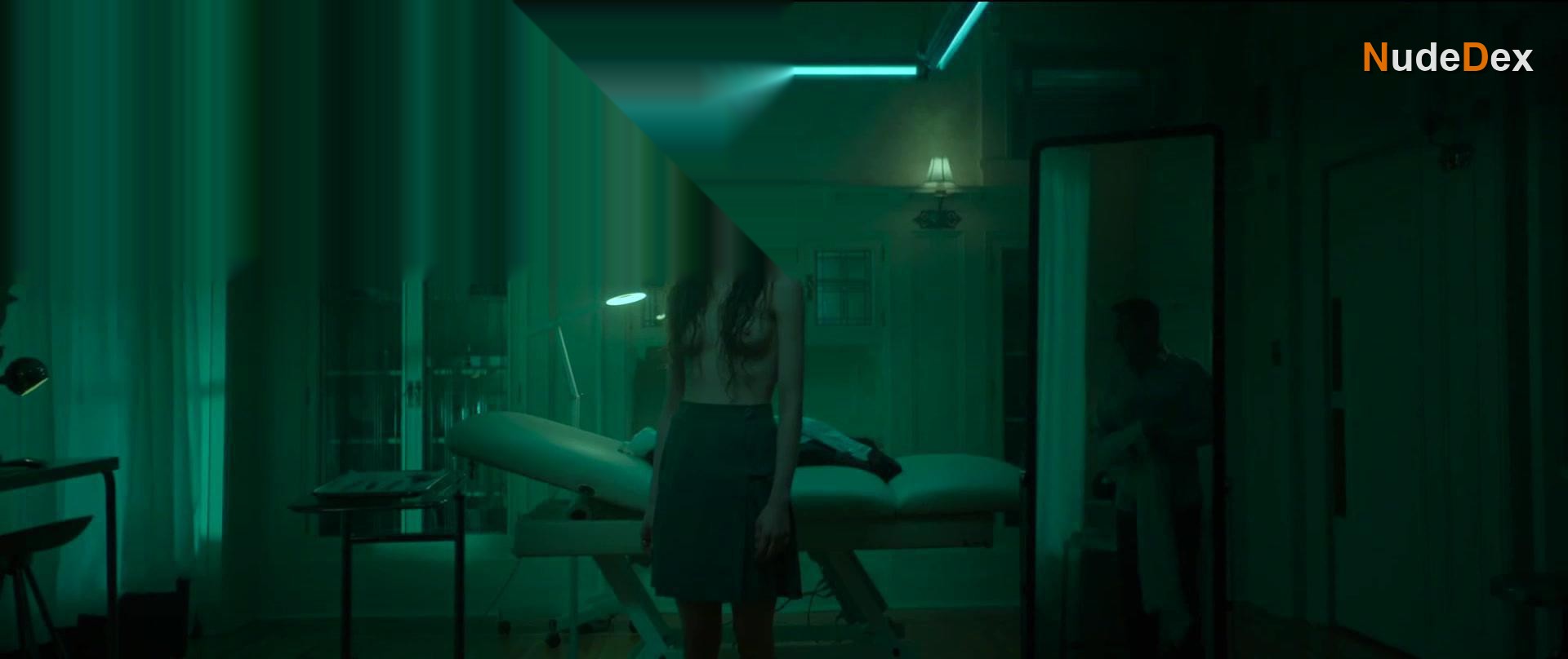 India Eisley in Look Away, photo 5