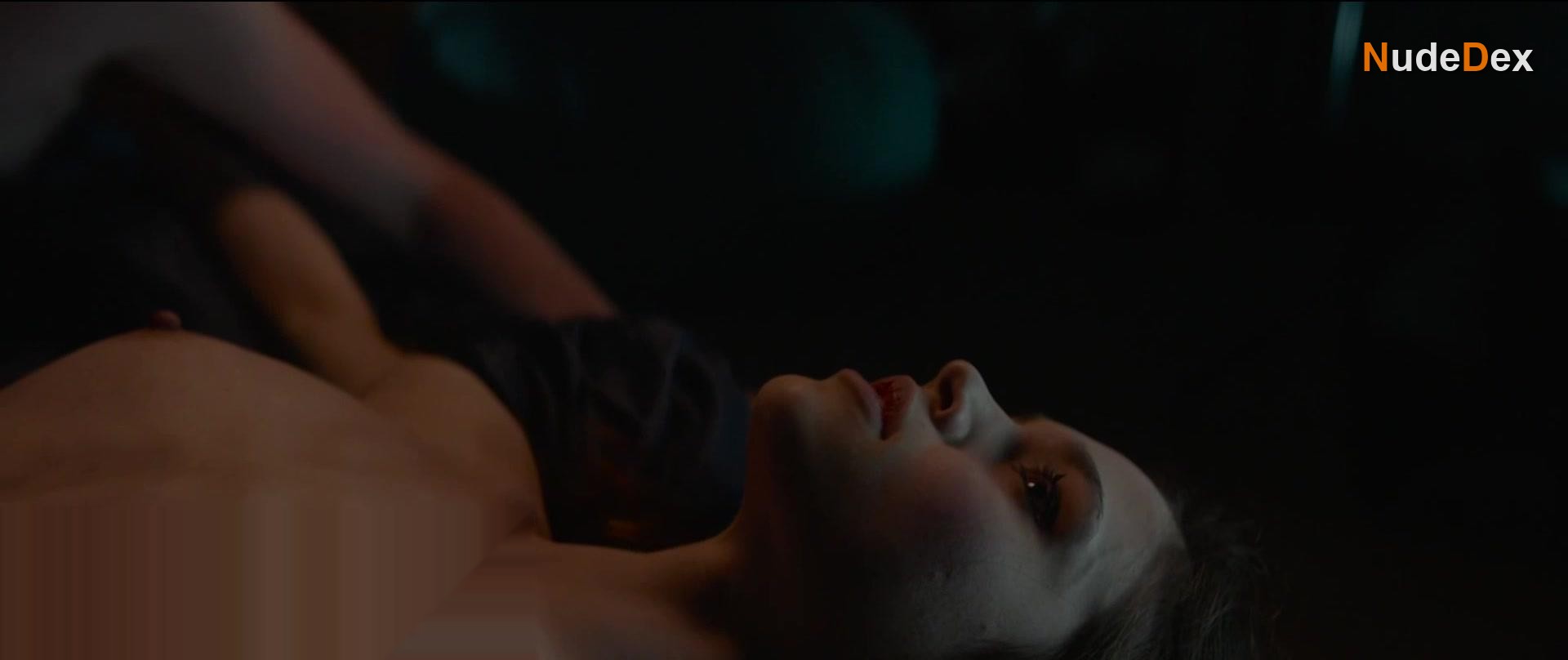 India Eisley in Look Away, photo 10