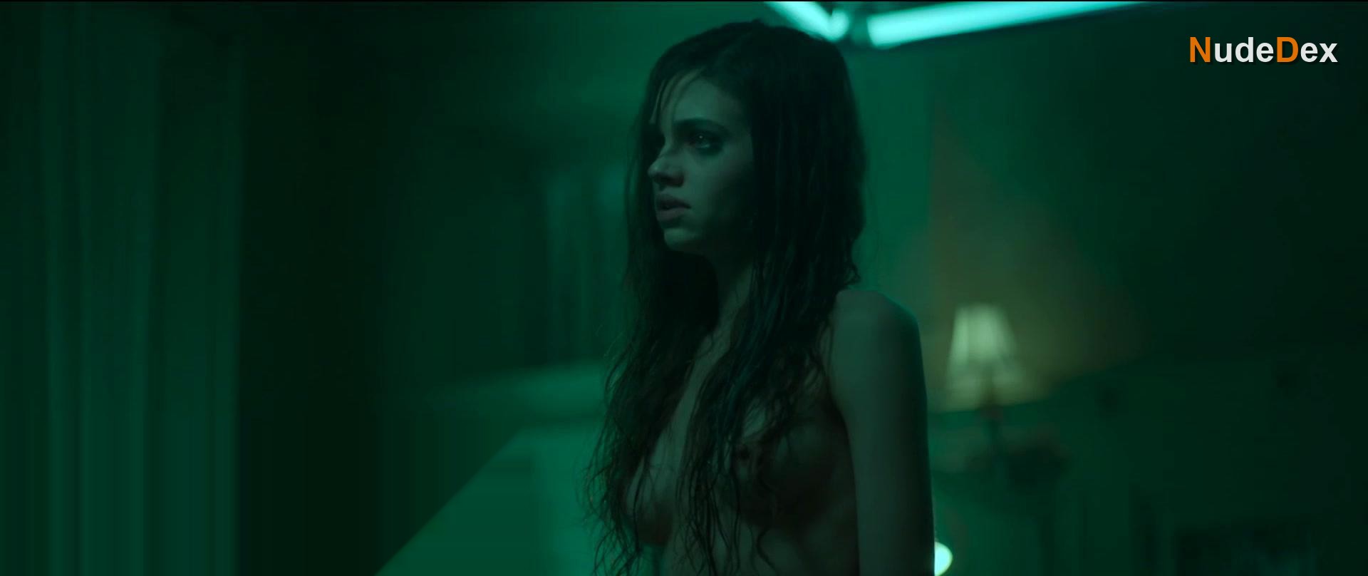 India Eisley in Look Away, photo 15