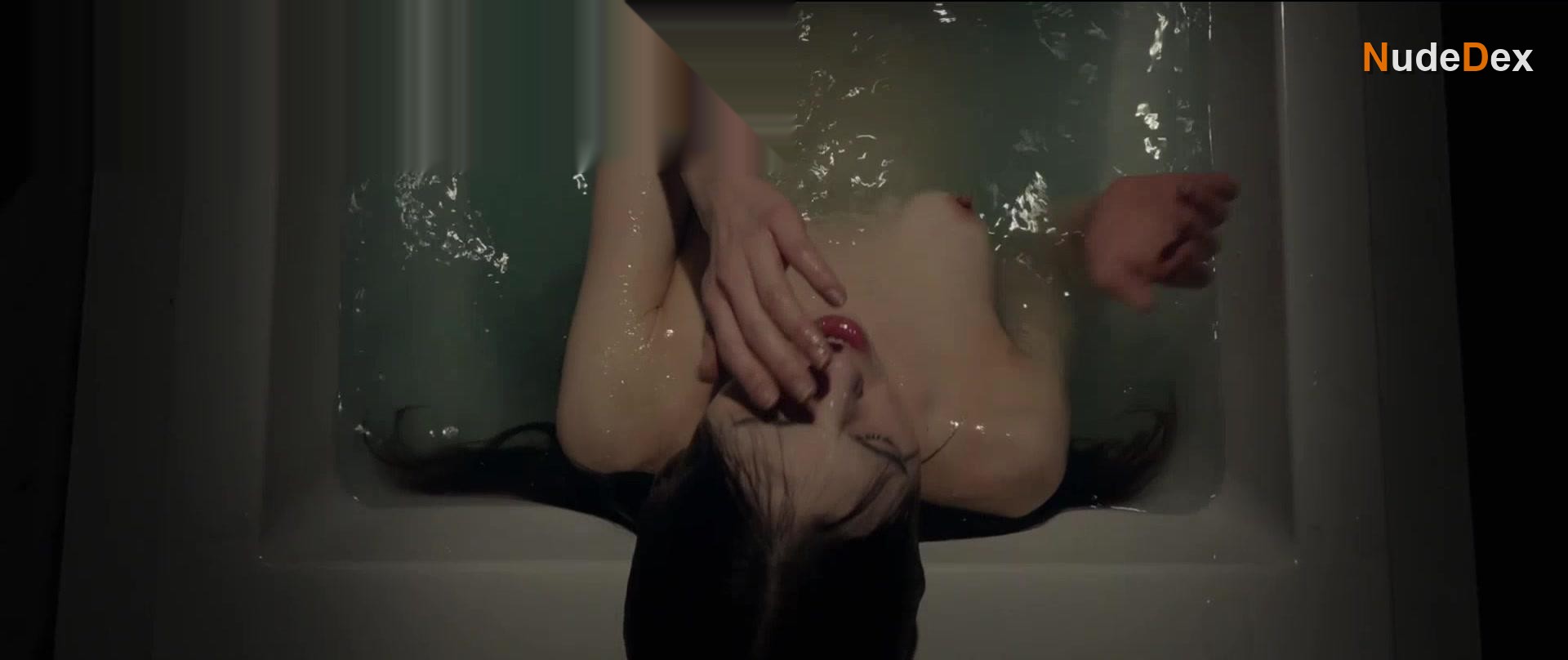 India Eisley in Look Away, photo 17