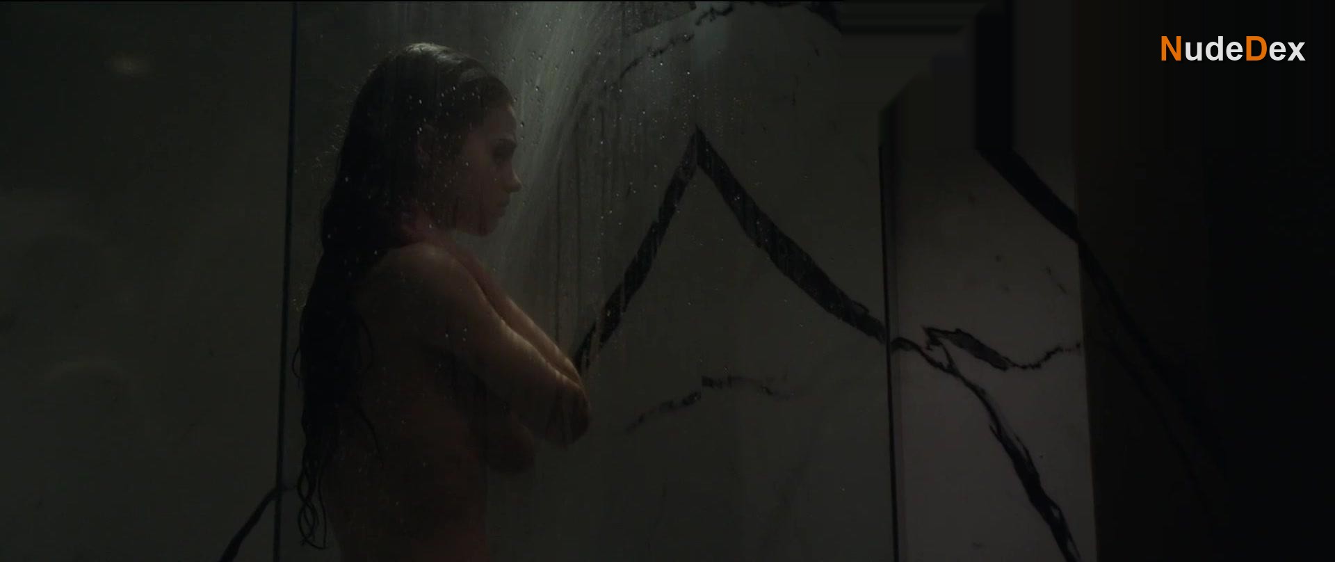 India Eisley in Look Away, photo 19