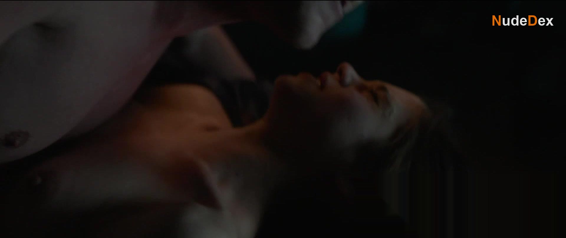 India Eisley in Look Away, photo 21
