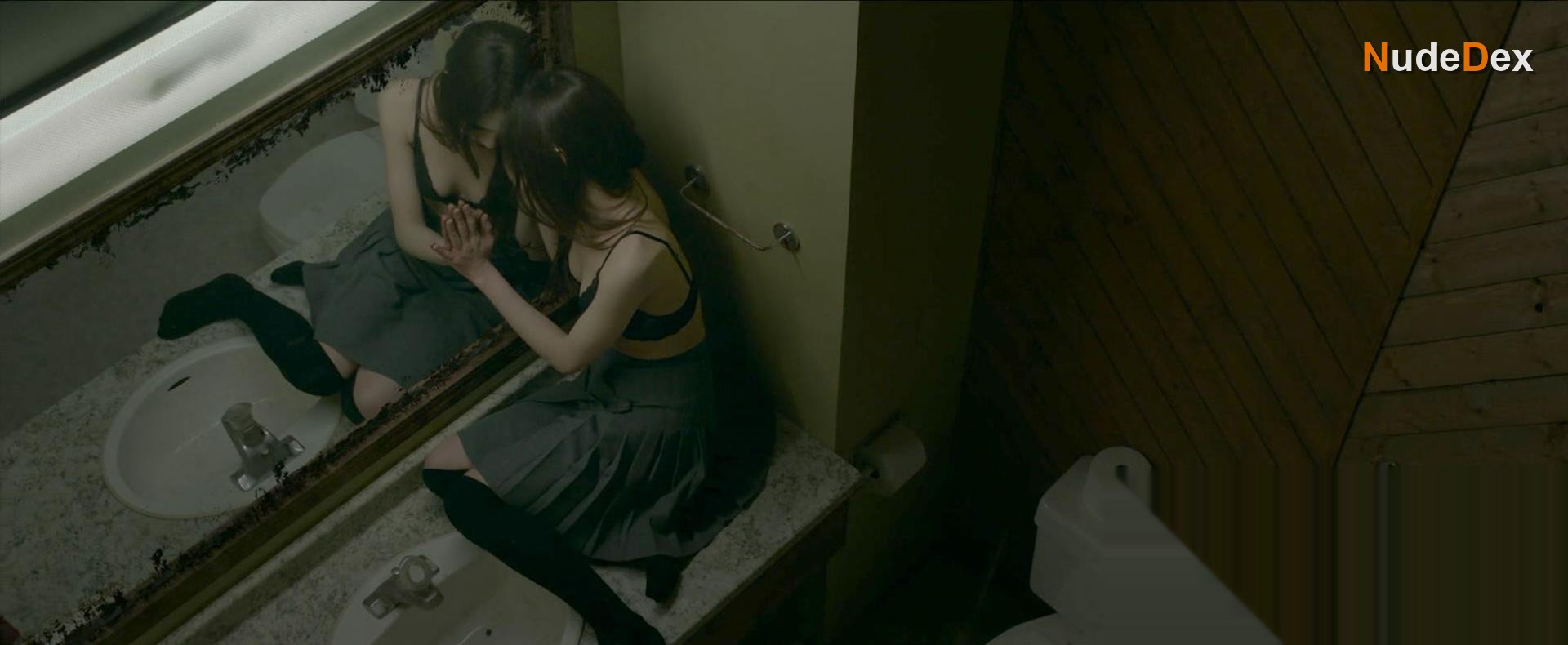 India Eisley in Look Away, photo 27
