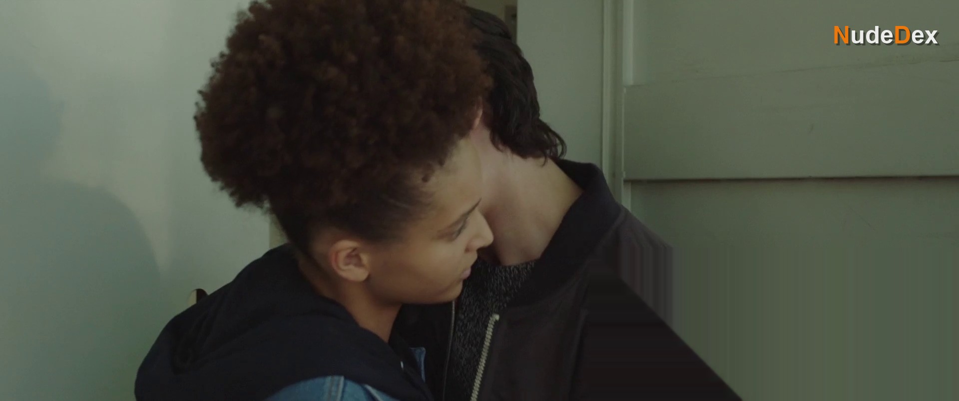 Ines D'assomption in How To Make Out, photo 4