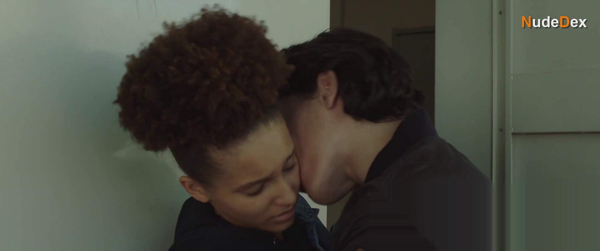 Ines D'assomption in How To Make Out, photo 5