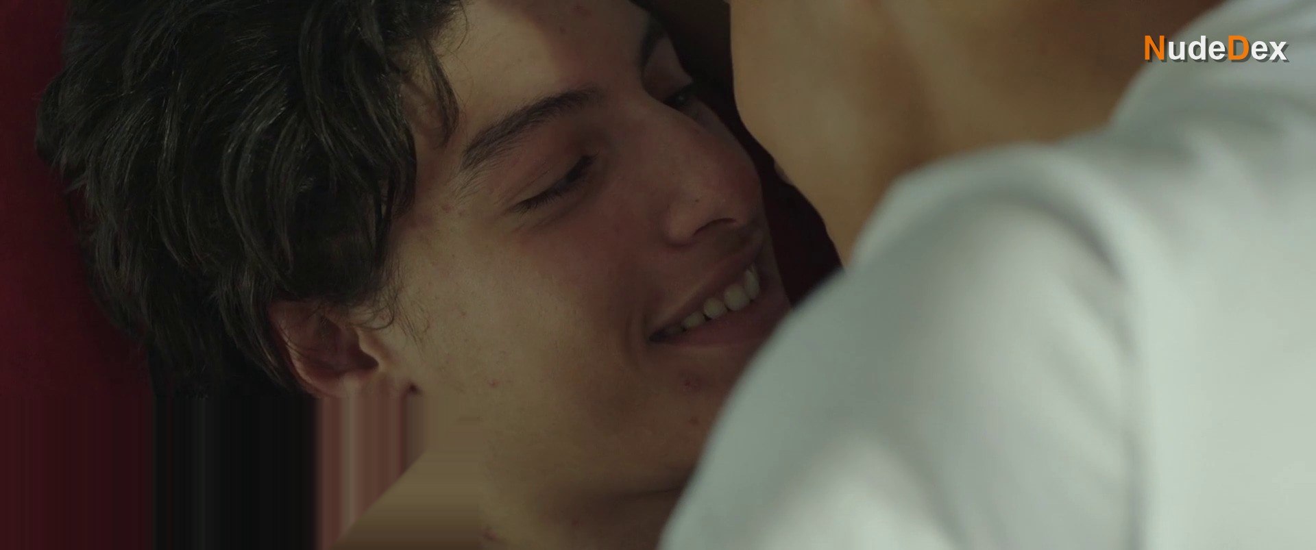 Ines D'assomption in How To Make Out, photo 8