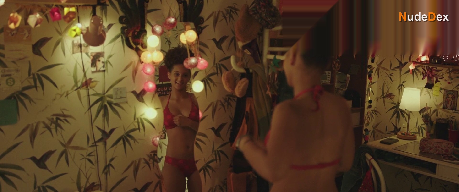 Ines D'assomption in How To Make Out, photo 9