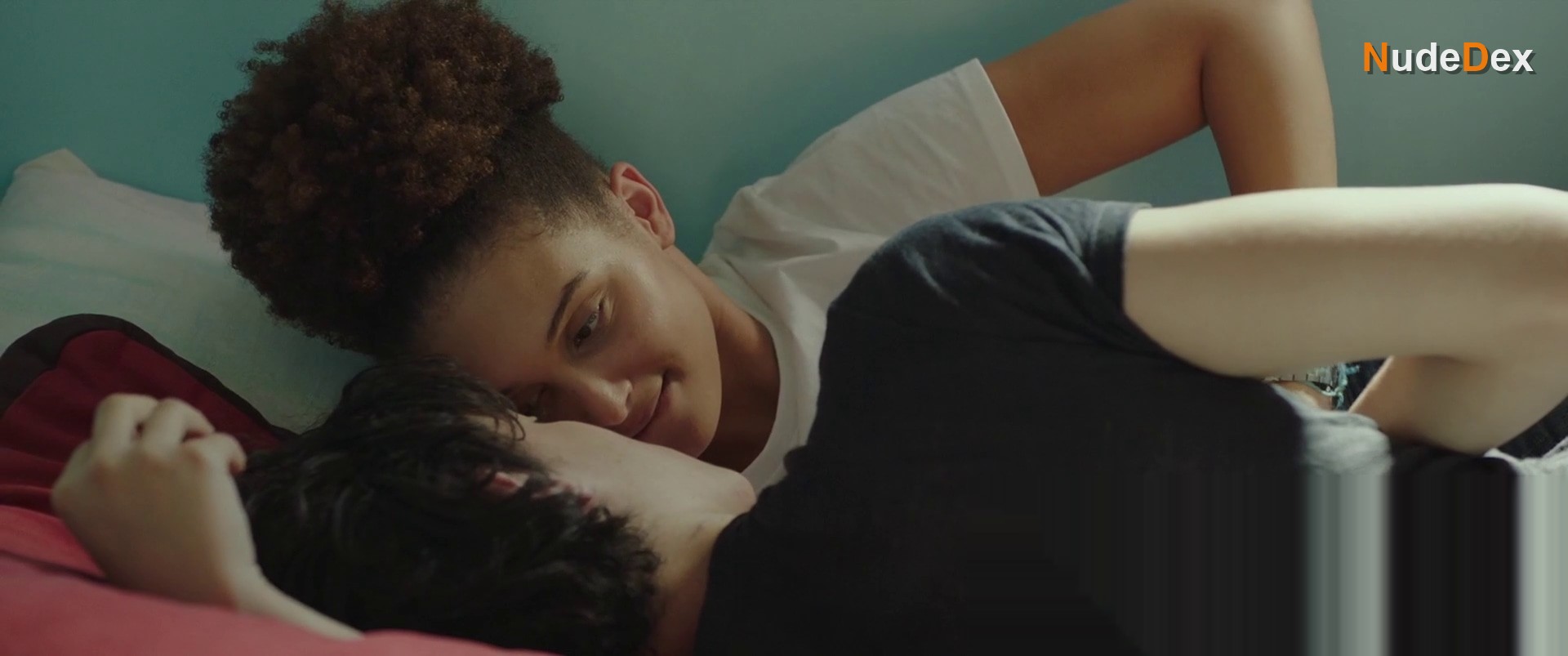 Ines D'assomption in How To Make Out, photo 25