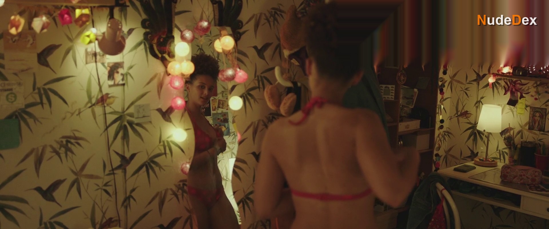 Ines D'assomption in How To Make Out, photo 29