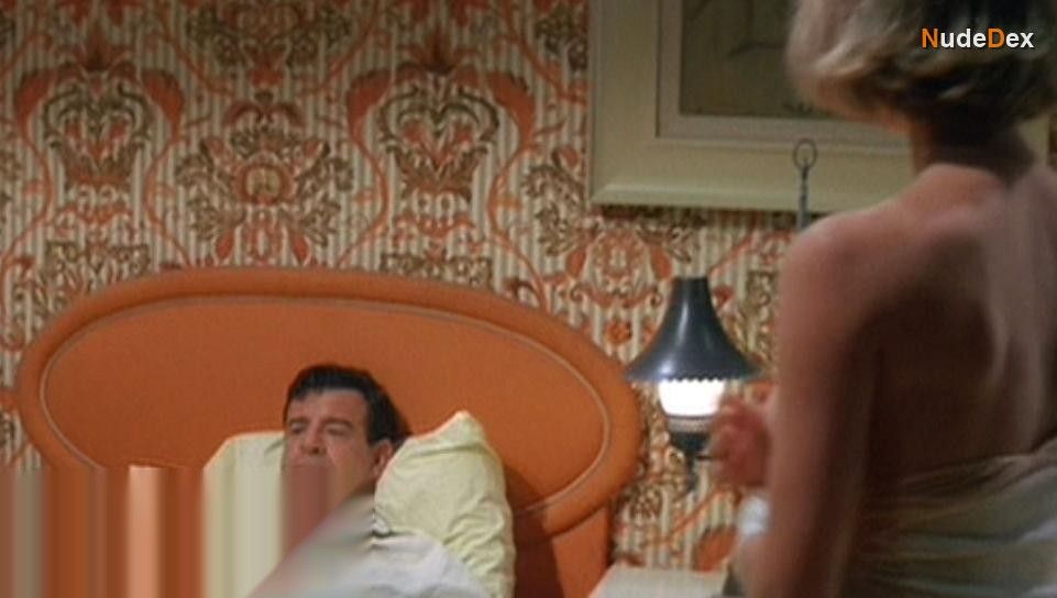 Inger Stevens in A Guide For The Married Man, photo 4