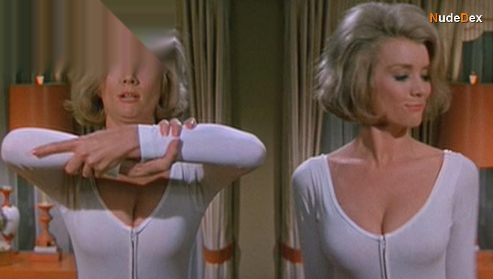 Inger Stevens in A Guide For The Married Man, photo 6