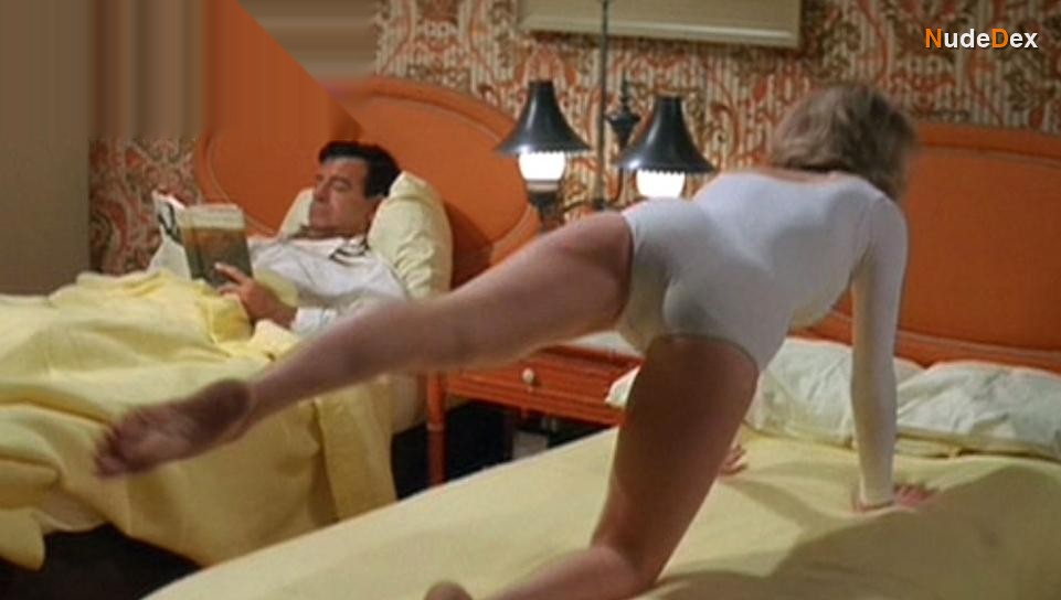 Inger Stevens in A Guide For The Married Man, photo 7