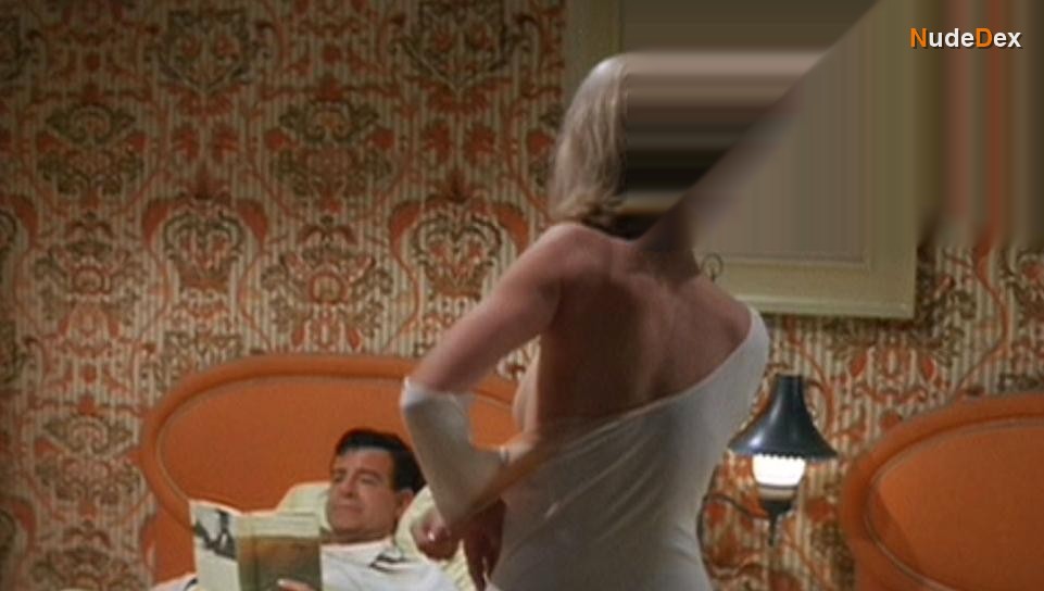 Inger Stevens in A Guide For The Married Man, photo 9