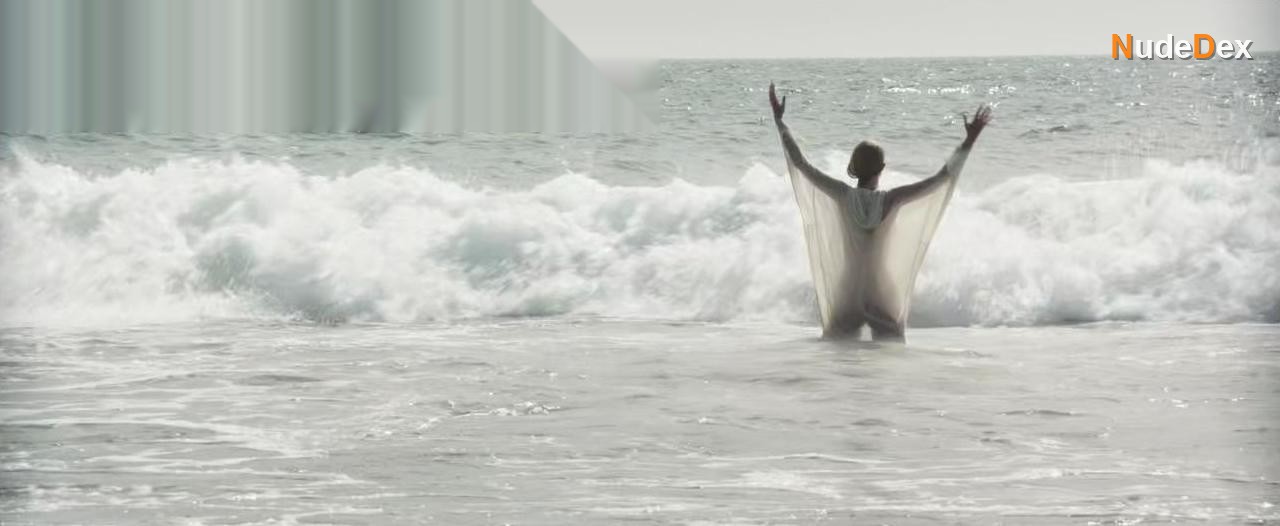 Ingrid Garcia Jonsson in Acantilado, photo 5