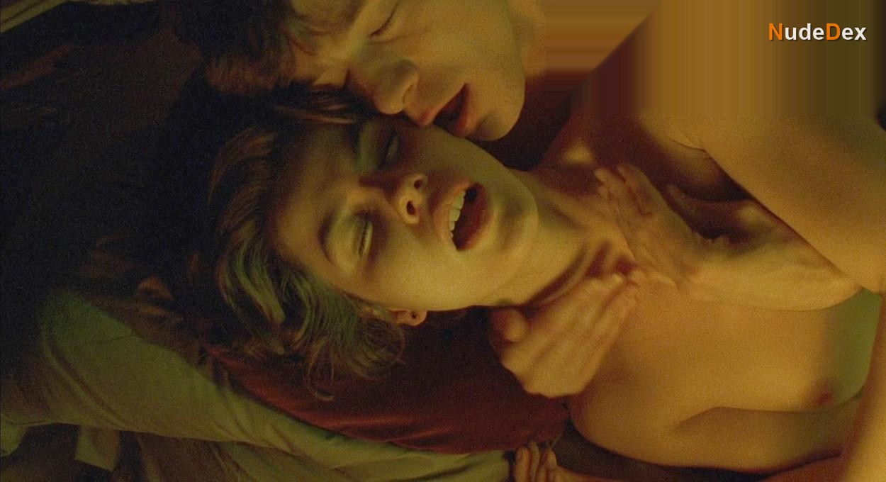 Irene Jacob in The Double Life Of Veronique, photo 6