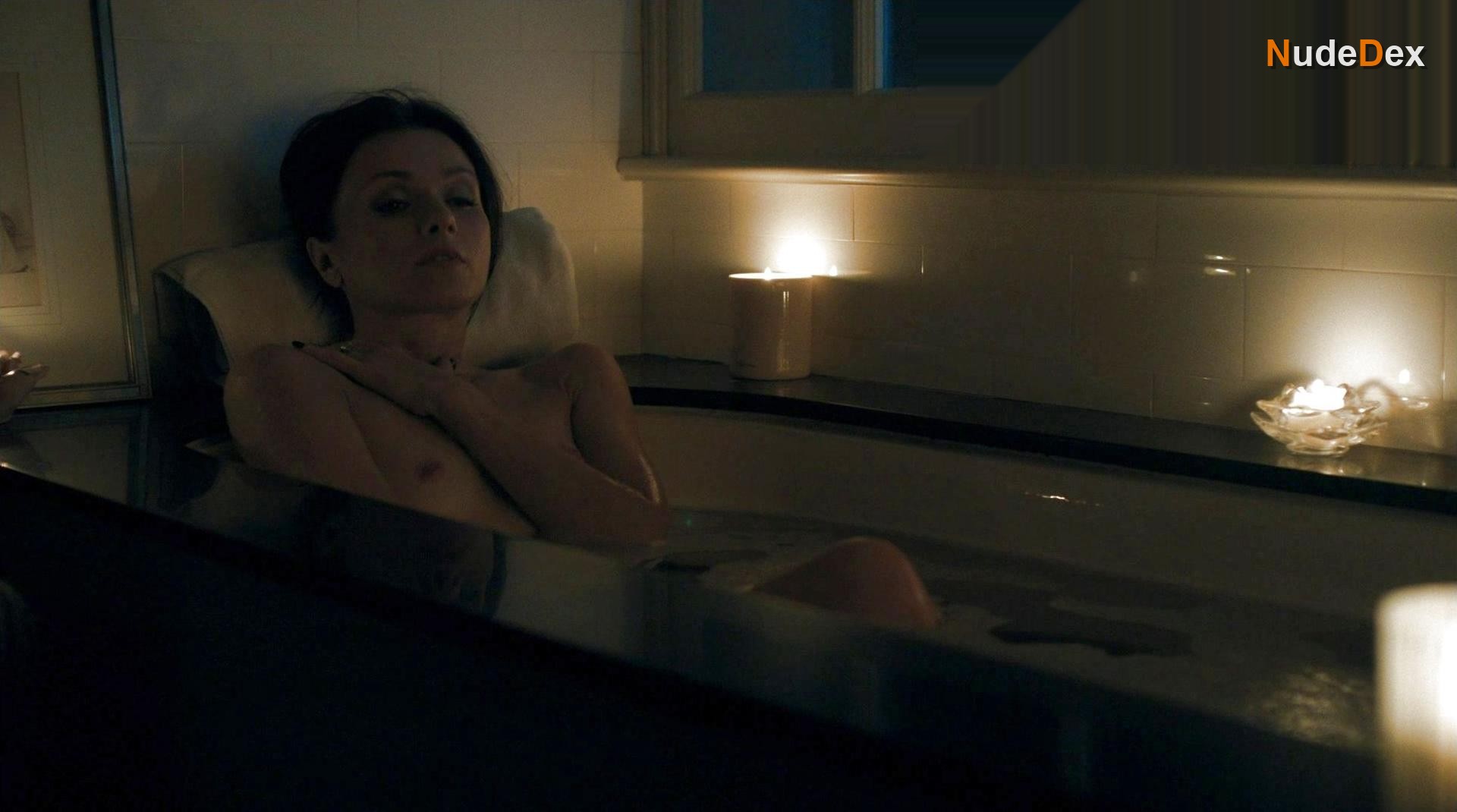 Irina Dvorovenko in Flesh And Bone, photo 4