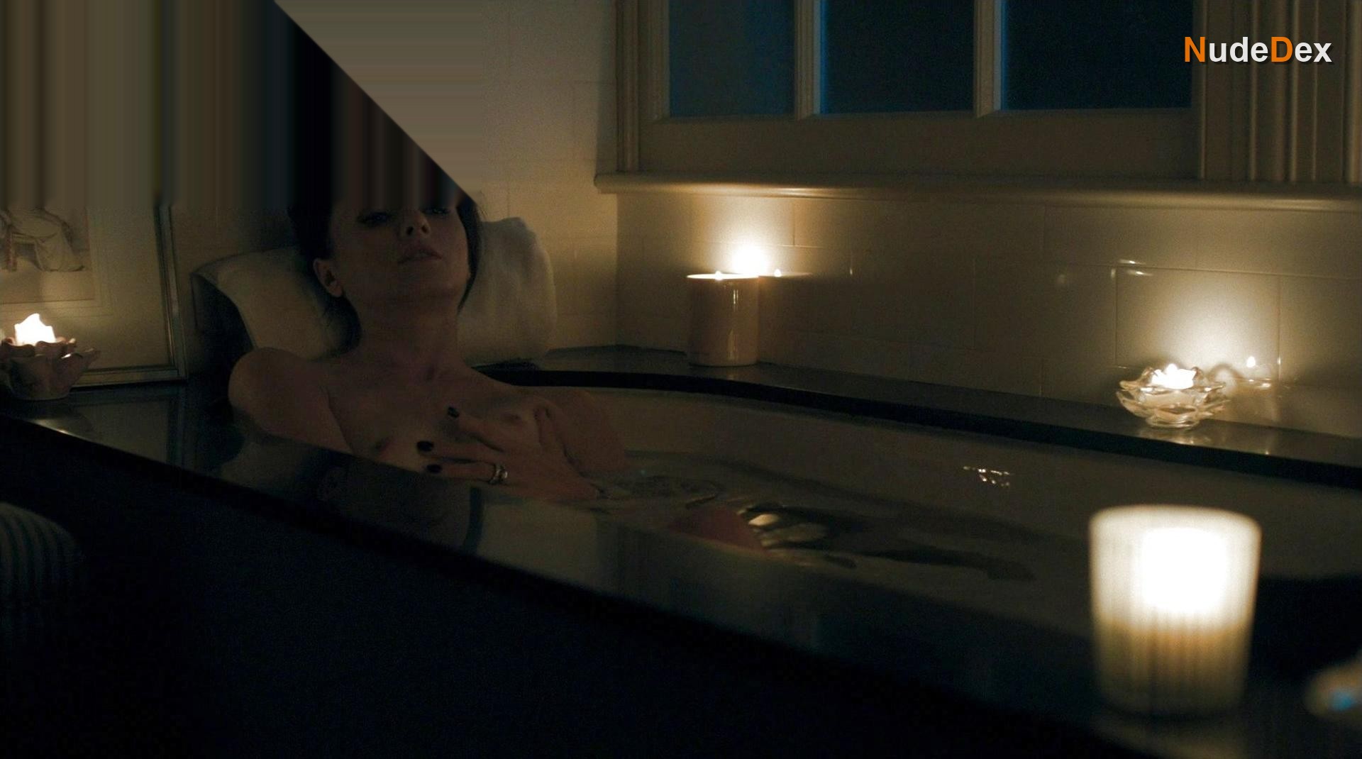 Irina Dvorovenko in Flesh And Bone, photo 5