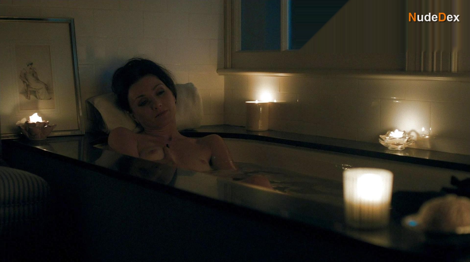 Irina Dvorovenko in Flesh And Bone, photo 6