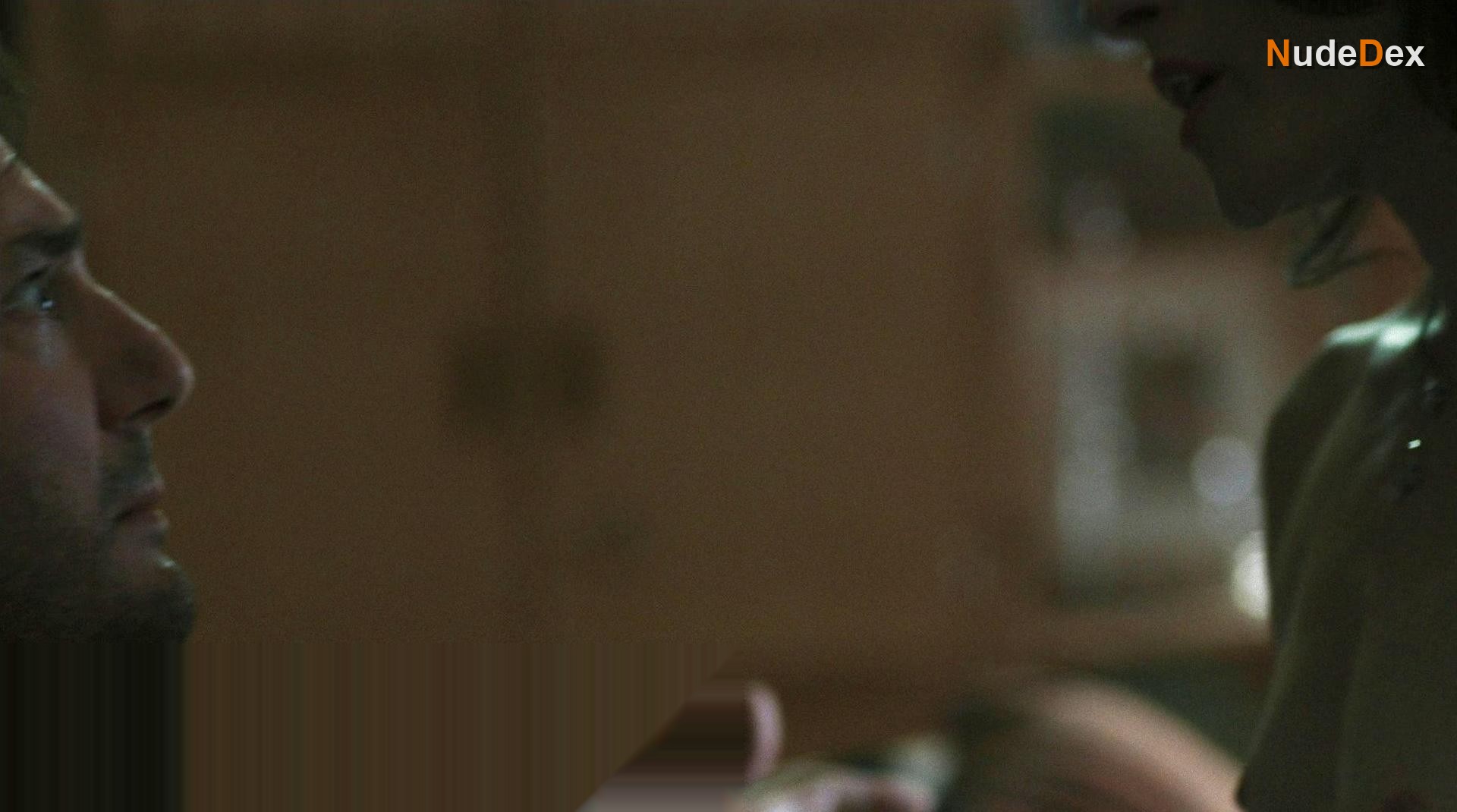 Irina Dvorovenko in Flesh And Bone, photo 8