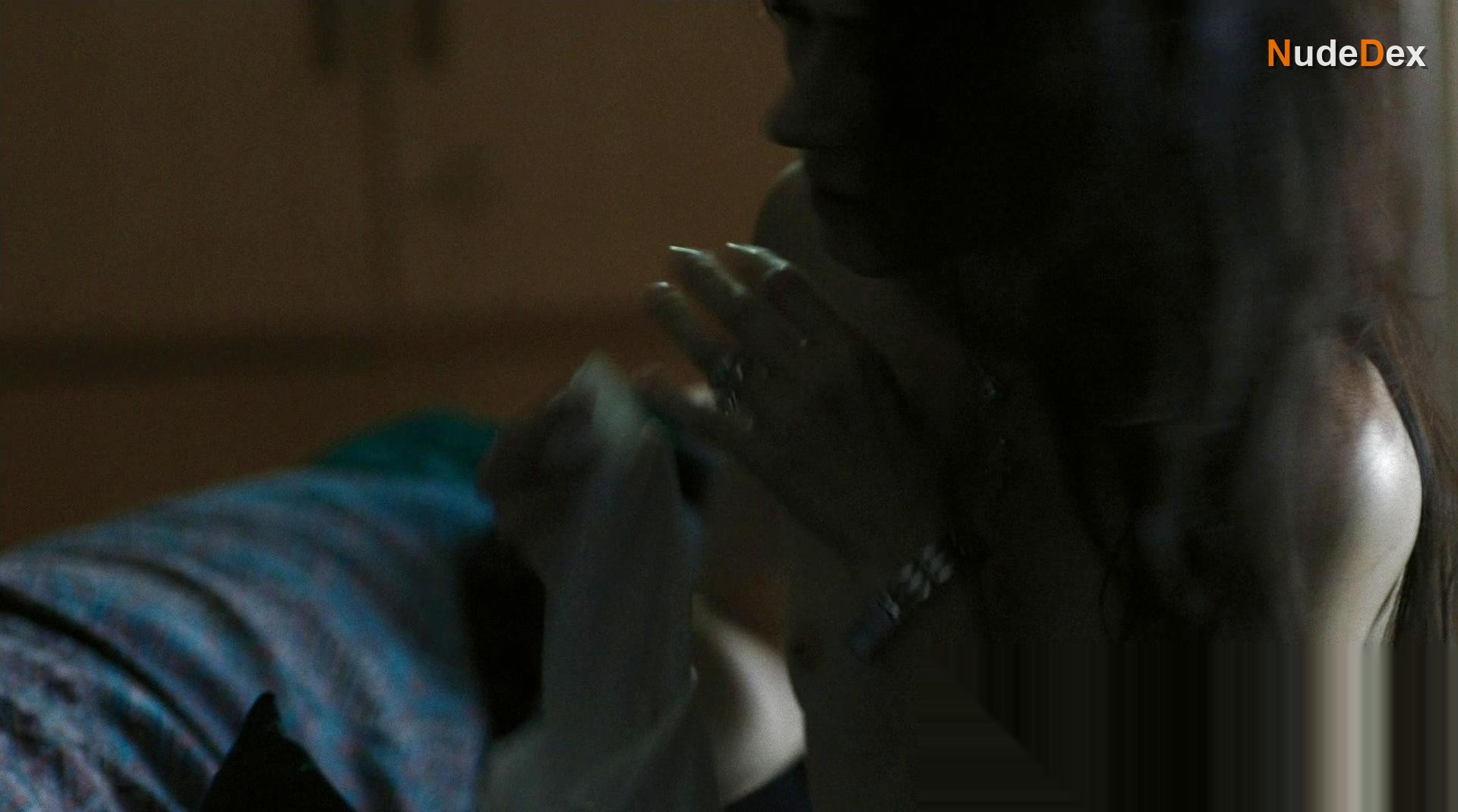 Irina Dvorovenko in Flesh And Bone, photo 10