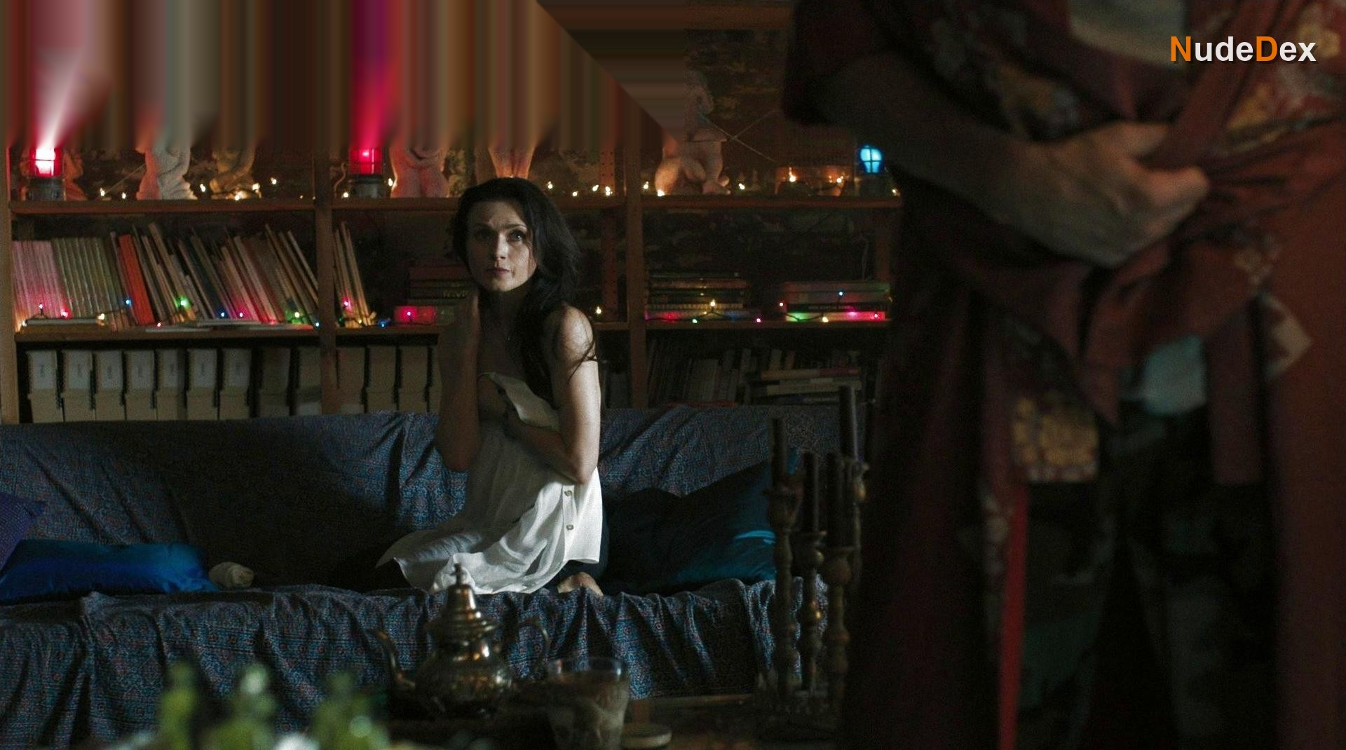 Irina Dvorovenko in Flesh And Bone, photo 11