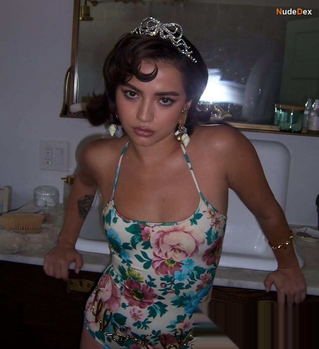 Isabela Merced in The Body Nation, photo 10