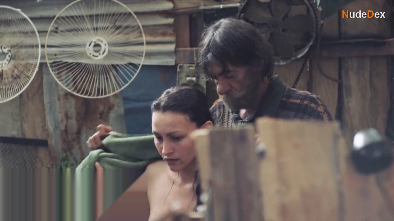Isabel Jimenez in Contigo, photo 4