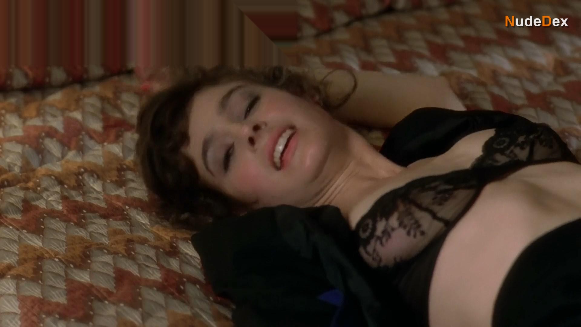 Isabella Rossellini in Cousins, photo 10
