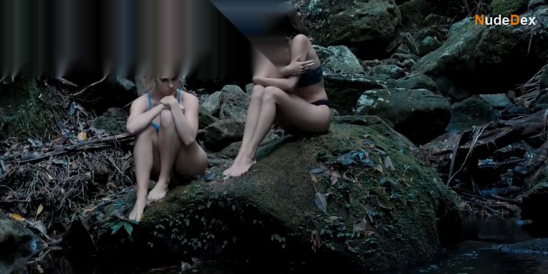 Isabelle Goddard in Leech, photo 1
