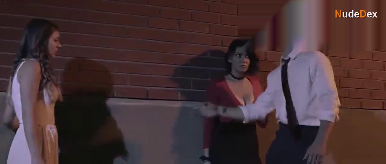 Isabelle Komuves in Lust, photo 1