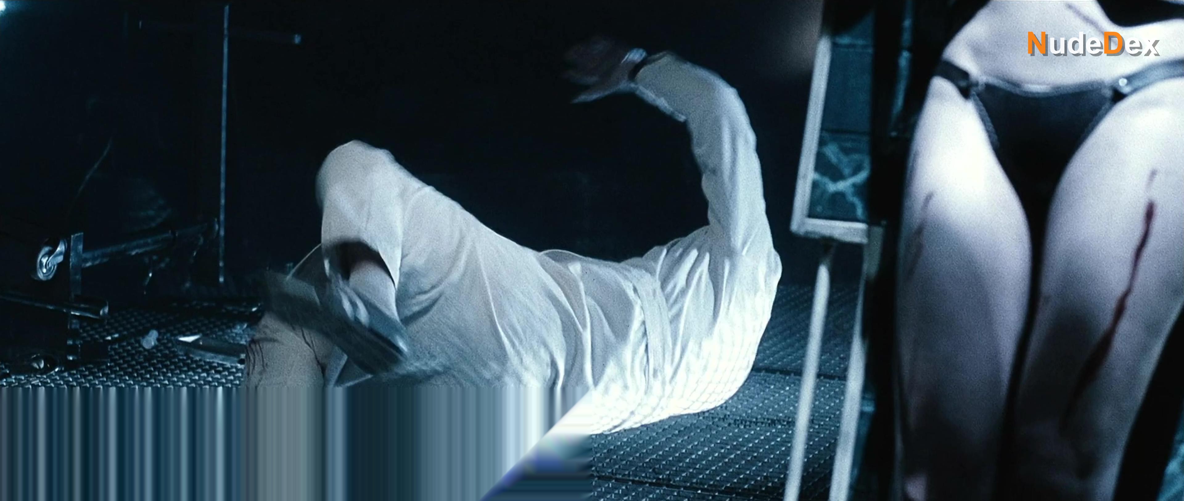 Isabelle Van Waes in Feardotcom