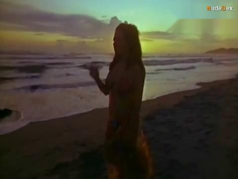 Isela Vega in El Deseo Llega De Noche, photo 1